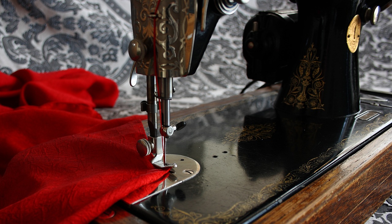 How to Prevent a Sewing Machine from Jamming